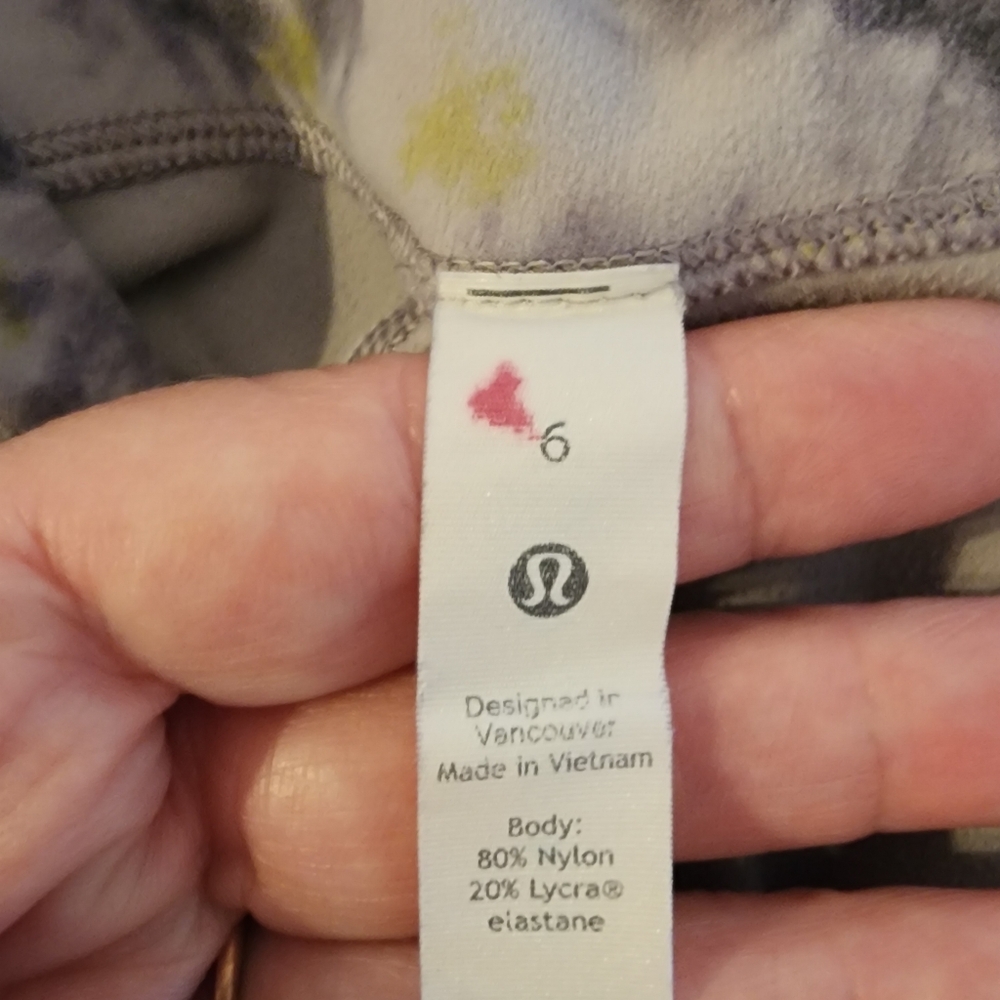 Lululemon Size 6 Used, But In Excellent Condition. - Picture 2 of 5